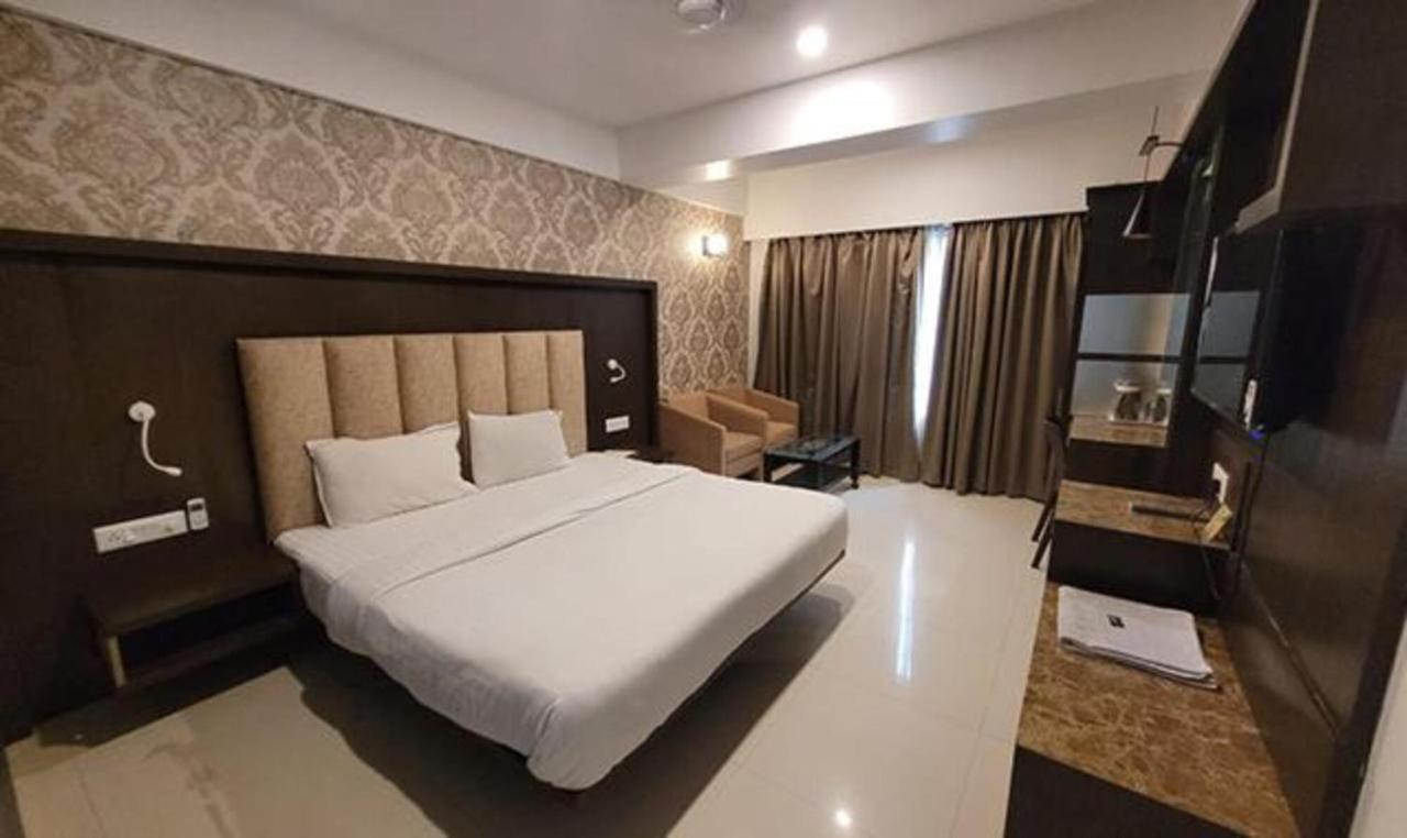Fabhotel Prime Sapphire Regency Vadodara Exterior photo